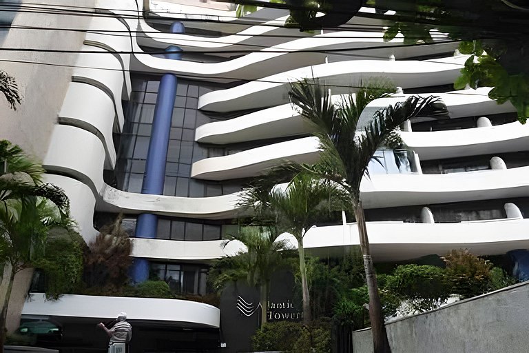 Conforto e ótima localização em Ondina!