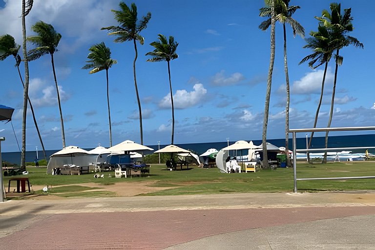 Apartamento com vista mar incrível e piscina