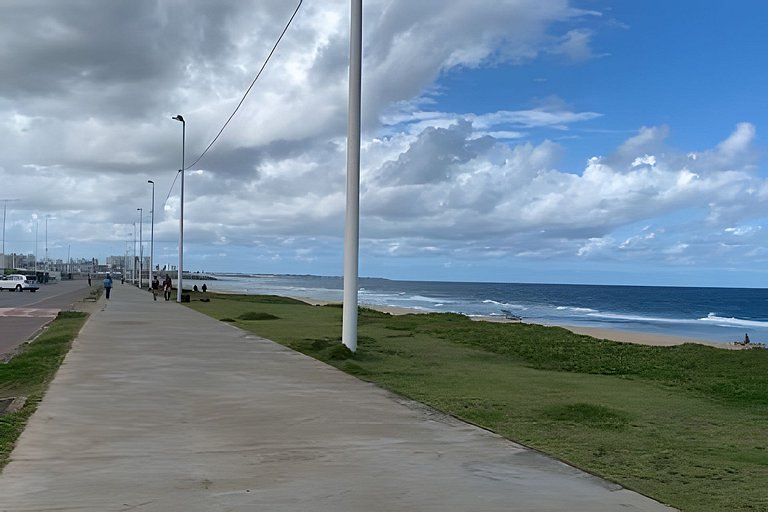 Apartamento com vista mar incrível e piscina