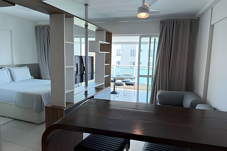 Vista Mar na Barra: Conforto, Piscina e Garagem