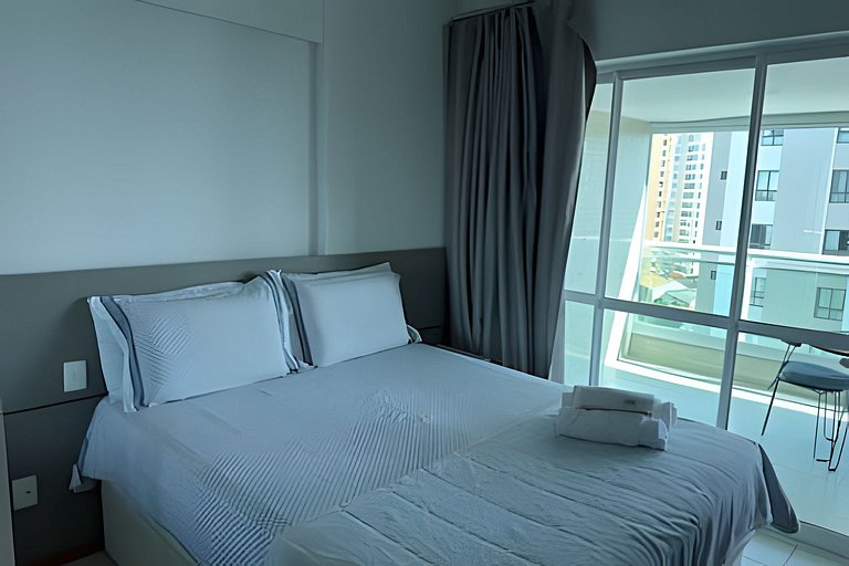 Vista Mar na Barra: Conforto, Piscina e Garagem