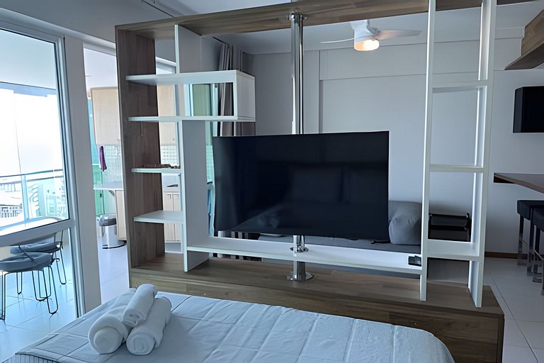 Vista Mar na Barra: Conforto, Piscina e Garagem