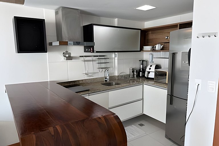 Vista Mar na Barra: Conforto, Piscina e Garagem