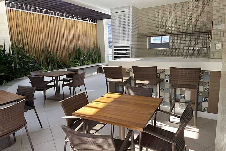 Vista Mar na Barra: Conforto, Piscina e Garagem