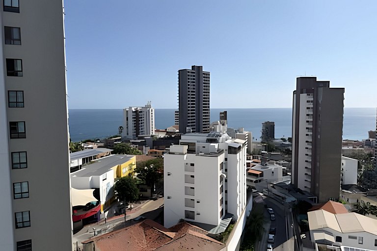 Vista Mar na Barra: Conforto, Piscina e Garagem
