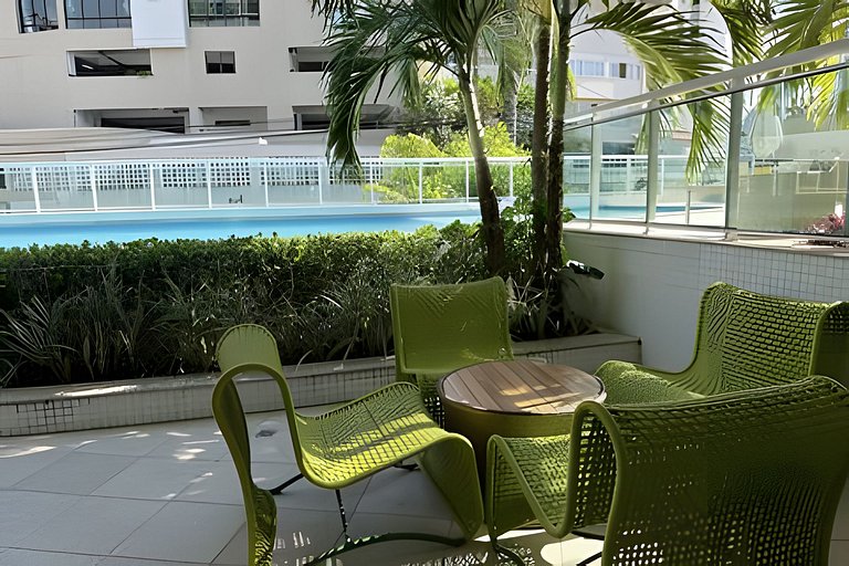 Vista Mar na Barra: Conforto, Piscina e Garagem