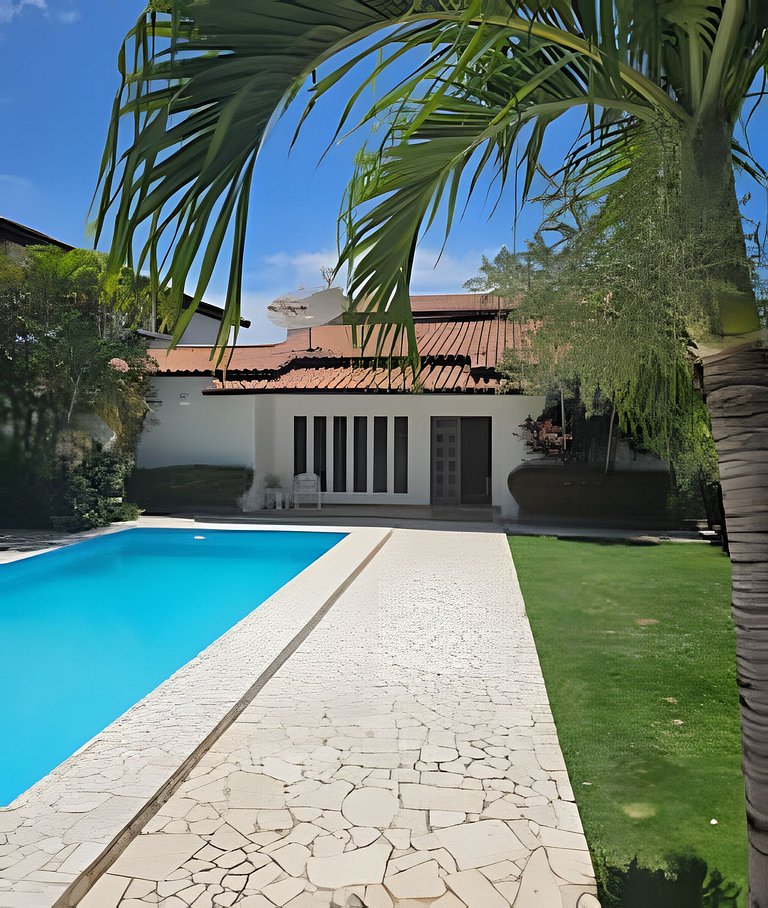 Refúgio com Piscina: 3 Quartos, Conforto Total!