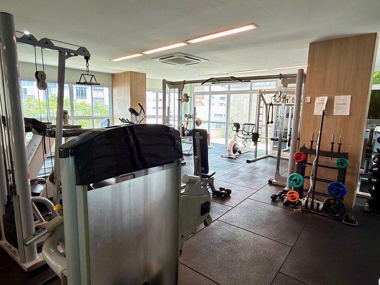 Vista Mar na Barra: Conforto, Piscina e Garagem