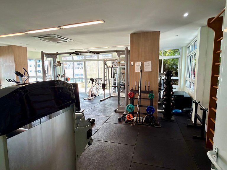 Vista Mar na Barra: Conforto, Piscina e Garagem