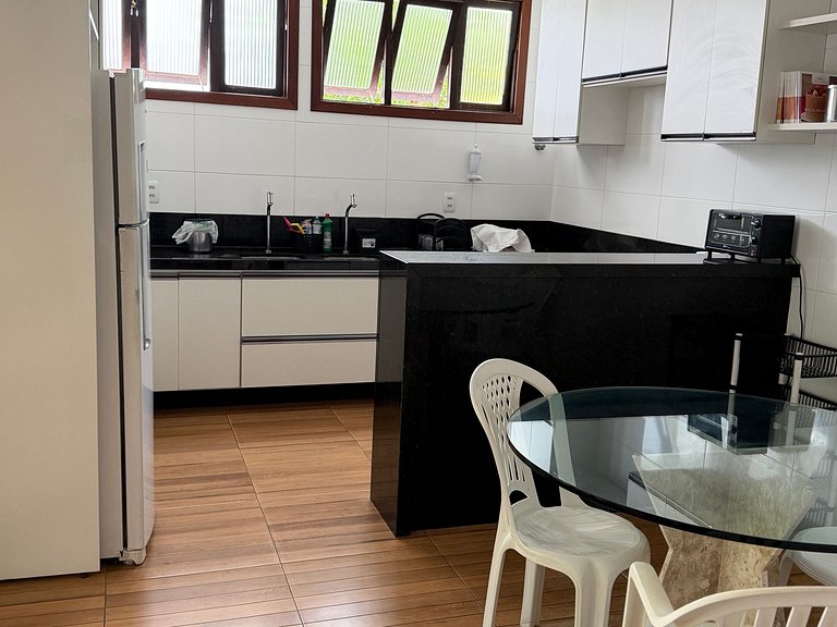 Refúgio com Piscina: 3 Quartos, Conforto Total!