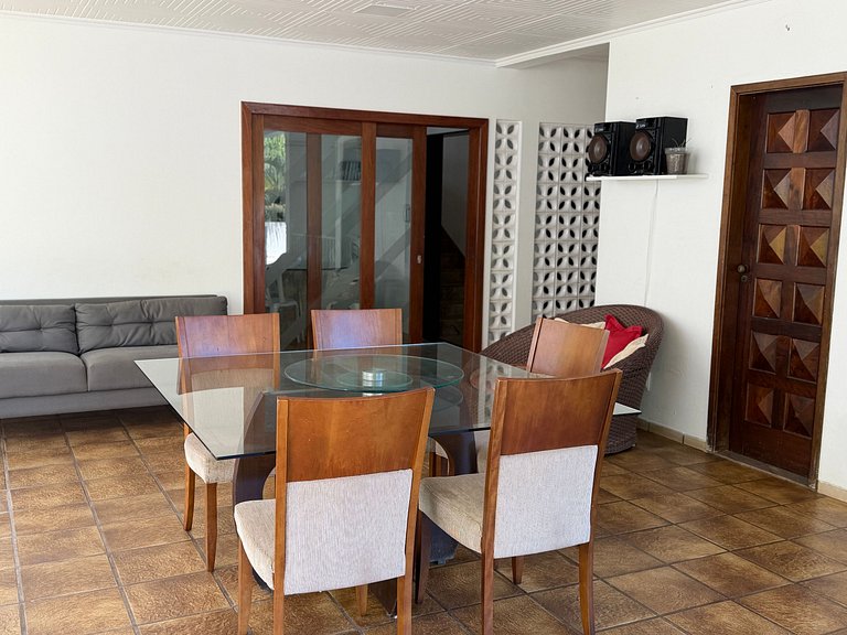 Refúgio com Piscina: 3 Quartos, Conforto Total!