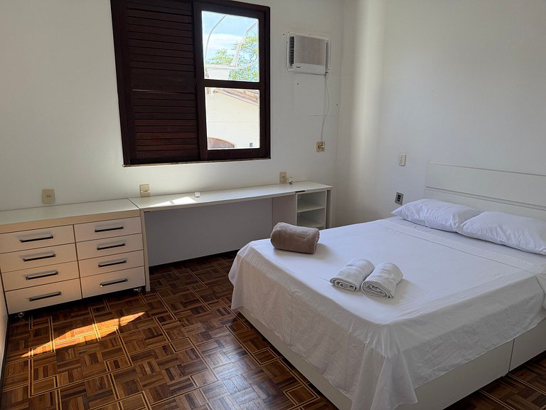 Refúgio com Piscina: 3 Quartos, Conforto Total!