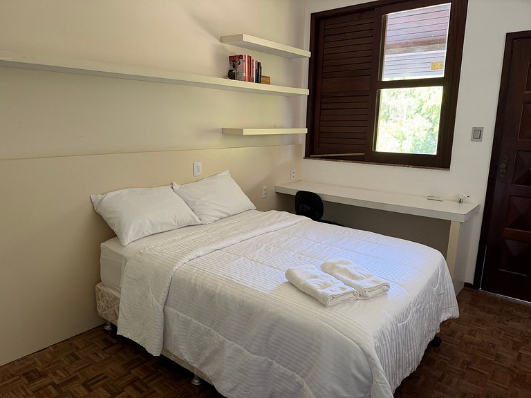 Refúgio com Piscina: 3 Quartos, Conforto Total!