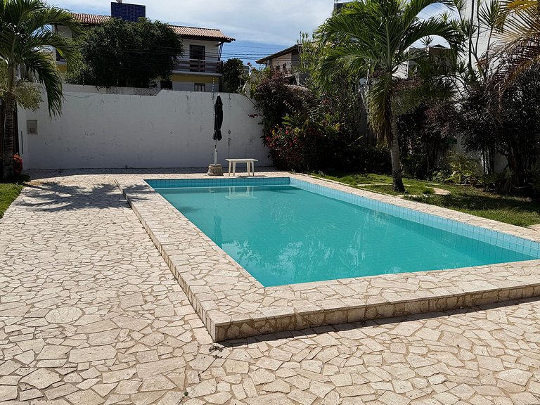 Refúgio com Piscina: 3 Quartos, Conforto Total!