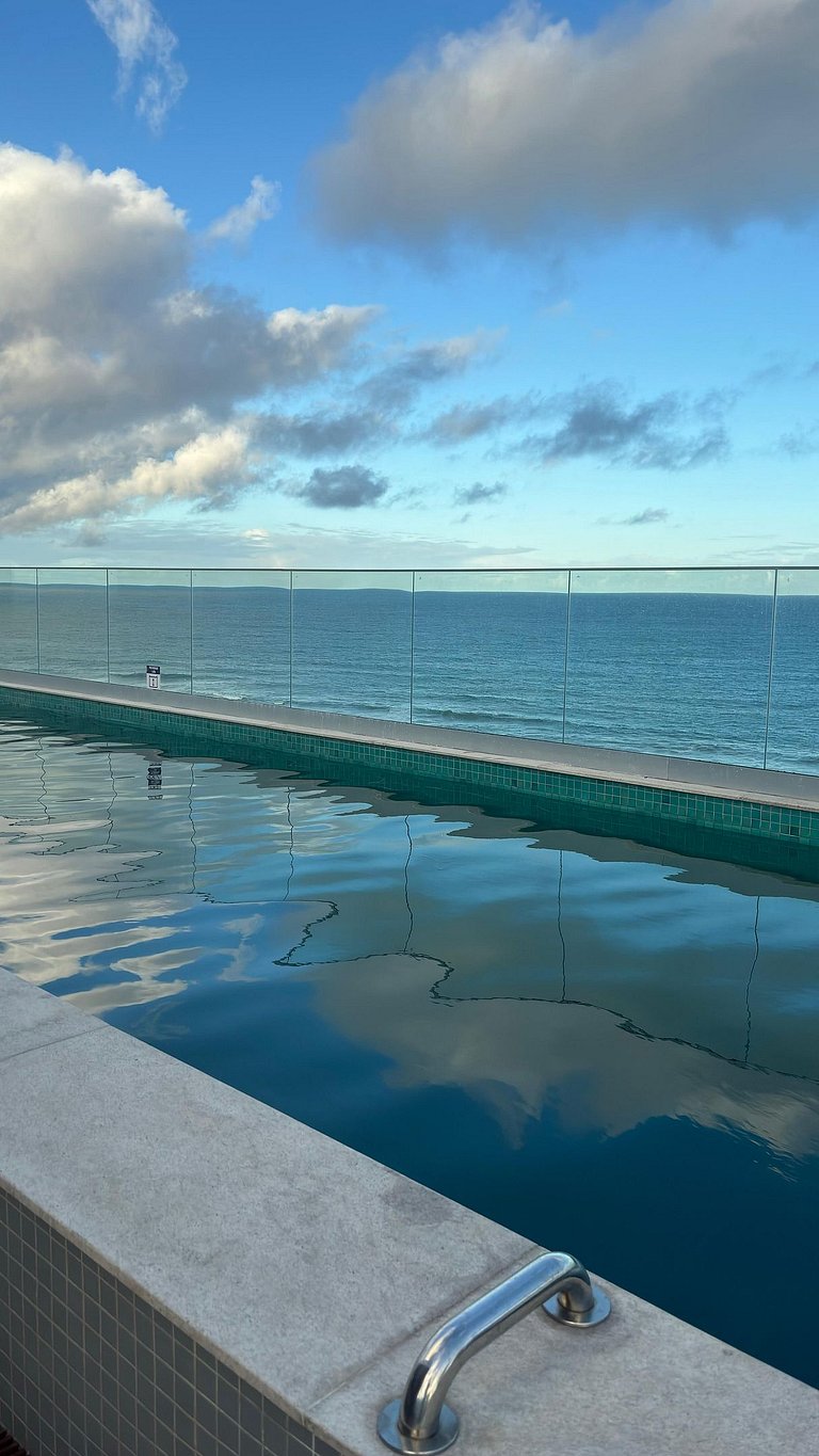 Vista Mar em Stella Maris • Piscina Rooftop